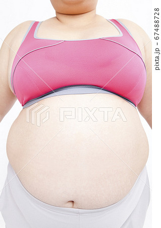メタボ女性のお腹 67488728