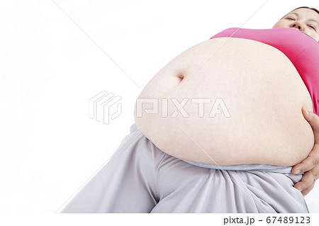メタボ女性のお腹 67489123