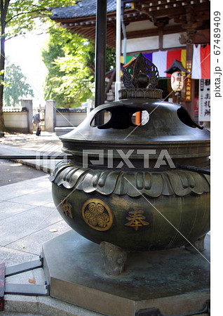 れんけい寺の常香炉の写真素材