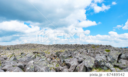 初夏の蓼科山登山:山頂の風景 初夏の蓼科山登山:山頂の風景 67489542