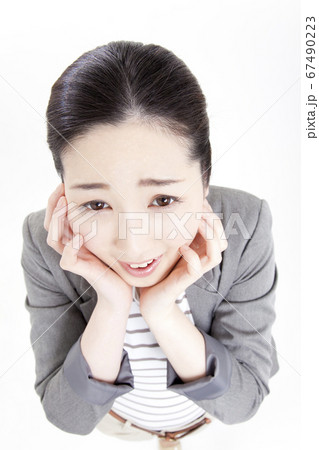 落ち込むOL 67490223