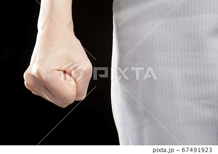 握り拳 握り拳 67491923