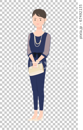 結婚式などに参加するためのパンツドレス姿の可愛い女性。 67492135