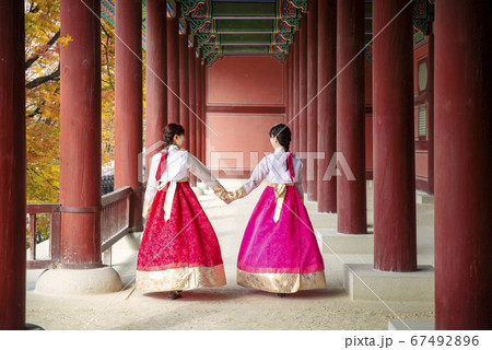 Asian girl walk in autumn leaves park and old Asian girl walk in autumn leaves park and old 67492896