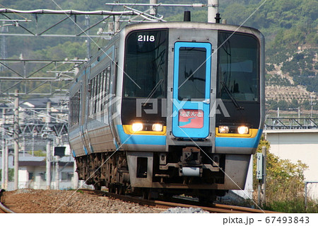 高松貨物ターミナル付近を通過する2000系気動車・特急しまんと4号 67493843