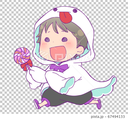キャンディを持って走るハロウィン仮装の男の子_ゴースト 67494133