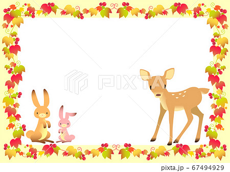 秋イメージの動物とツタのフレームのイラスト素材