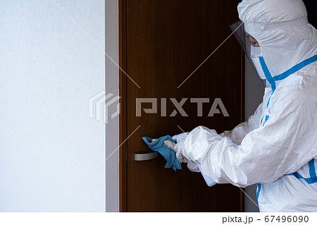 感染対策　防護服 67496090