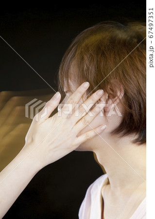 ビンタする女性の手の写真素材 [67497351] - PIXTA
