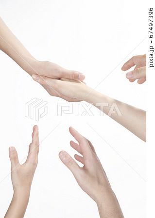 手を差し伸べる 67497396