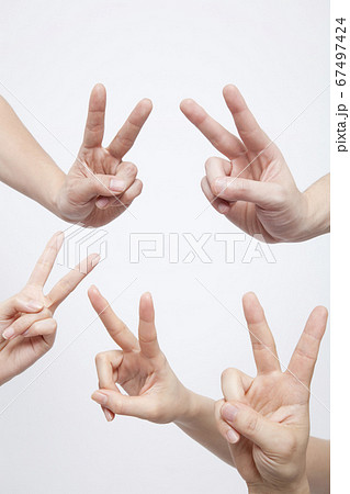 ピースする男女の手の写真素材