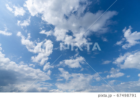 大雨の雲・黒い雲・青い空・暗い雲・白い雲_背景素材 67498791