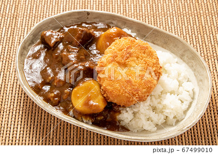 コロッケカレー(コロッケトッピングビーフカレーライス)。 67499010