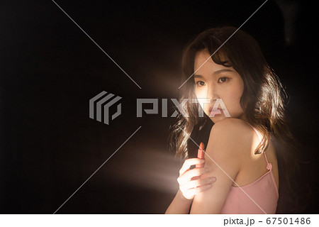 女性 女 女の子 67501486