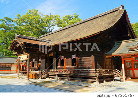 【伊予国一宮】大山祇神社 拝殿と社叢と梅雨晴れの空 愛媛県今治市 【伊予国一宮】大山祇神社 拝殿と社叢と梅雨晴れの空 愛媛県今治市 67501767
