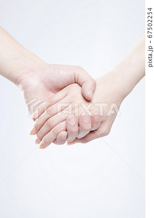 手を繋ぐ男女の写真素材