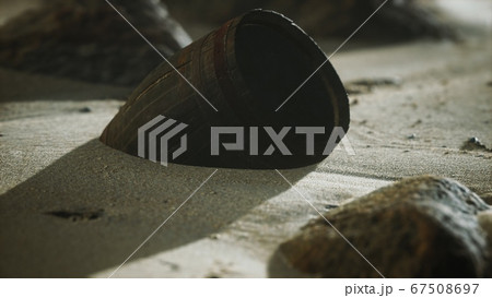 Old wooden barrel on the beach 67508697