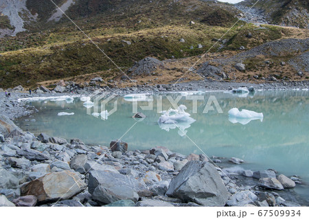 Icebergs on Hooker Lake in Mount Cook National Park, South Island, New Zealand 67509934