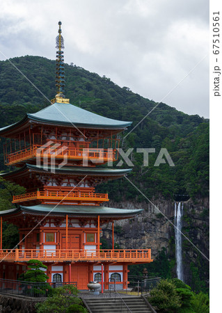 青岸渡寺と那智の滝（日本 - 和歌山 - 那智の滝） 67510561
