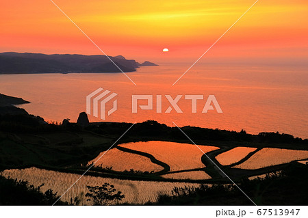 【山口県】東後畑棚田の夕焼け 【山口県】東後畑棚田の夕焼け 67513947