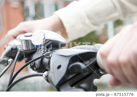 自転車のライト 67515776