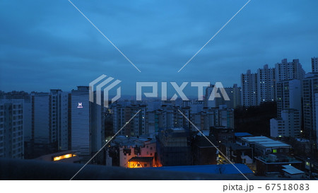 夕方 曇りの日 午後 67518083