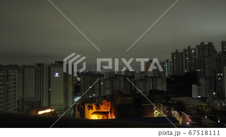 夕方 曇りの日 午後 67518111