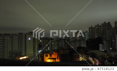 夕方 曇りの日 午後 67518123