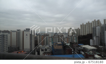 夕方 曇りの日 午後 67518180