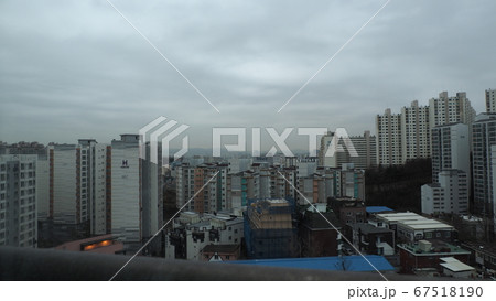 夕方 曇りの日 午後 67518190