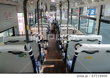 路線バス車内 67519906