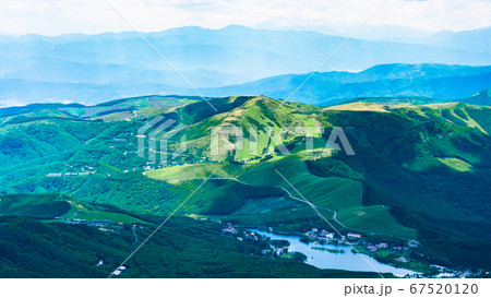 初夏の蓼科山登山:山頂から白樺湖・車山を望む 初夏の蓼科山登山:山頂から白樺湖・車山を望む 67520120