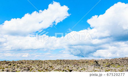 初夏の蓼科山登山:山頂の風景 初夏の蓼科山登山:山頂の風景 67520277