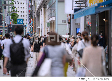日本の東京都市景観 東京・銀座。新型コロナ（経済へ前のめりで東京の感染者が286人で過去最高） 67520389
