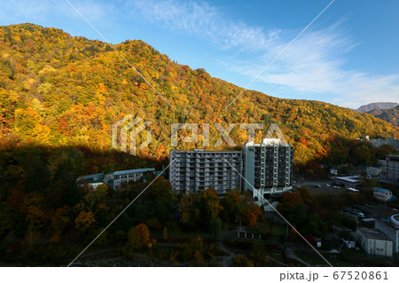 北海道　秋　札幌市　定山渓温泉　山の紅葉 67520861