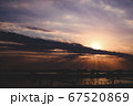 葛西臨海公園の浜辺から見た夕焼け 67520869