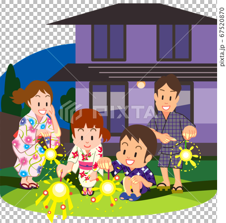 庭で手持ち花火をする着物家族 庭で手持ち花火をする着物家族 67520870