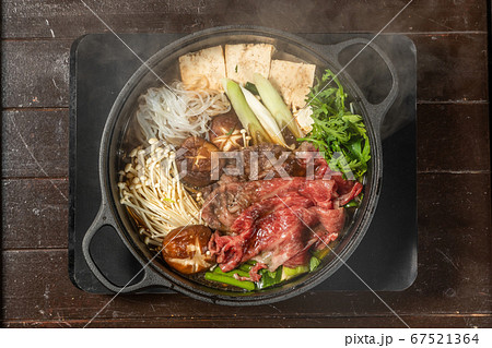和牛すきやき　Tasty sukiyaki Japanese cuisine 67521364