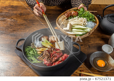 和牛すきやき　Tasty sukiyaki Japanese cuisine 67521371