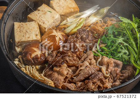 和牛すきやき　Tasty sukiyaki Japanese cuisine 67521372
