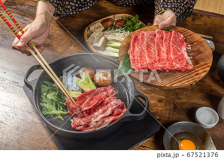 和牛すきやき Tasty sukiyaki Japanese cuisine 和牛すきやき Tasty sukiyaki Japanese cuisine 67521376