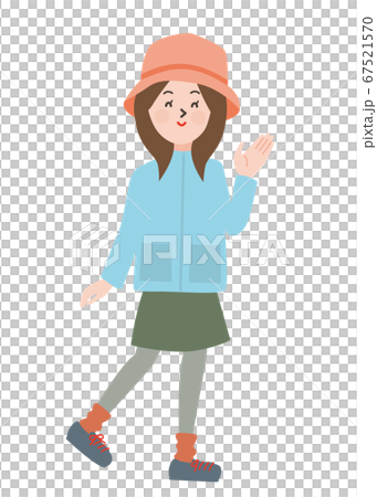 笑顔で案内ポーズをするアウトドアスタイルの若い女性 67521570
