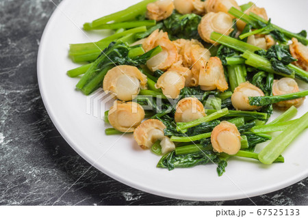 ホタテと小松菜の炒め物 ホタテと小松菜の炒め物 67525133