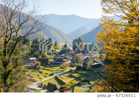 富山県　秋　五箇山　相倉合掌造り集落 67526011