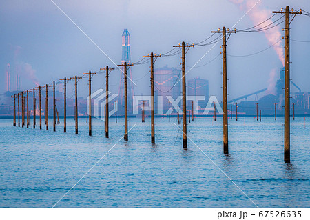 朝焼けの江川海岸 67526635