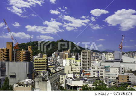道後温泉 道後公園から松山城方面を望む 愛媛県松山市 道後温泉 道後公園から松山城方面を望む 愛媛県松山市 67526878