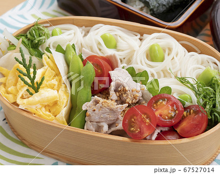 手作りのおいしい曲げわっぱのお弁当 素麺 そうめん の写真素材