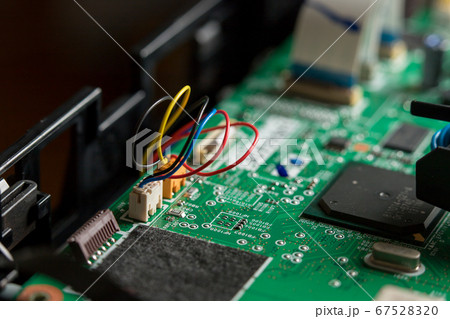 電化製品の電子基盤のアップ写真 電化製品の電子基盤のアップ写真 67528320