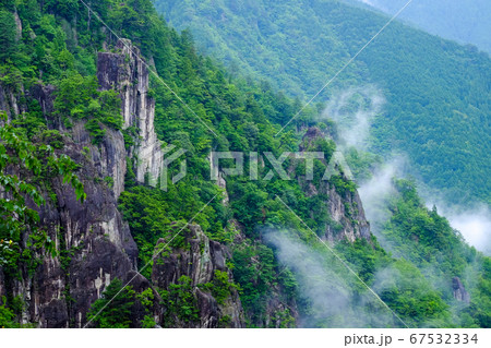 新緑の石ヤ塔(奈良県吉野郡下北山村) 新緑の石ヤ塔(奈良県吉野郡下北山村) 67532334