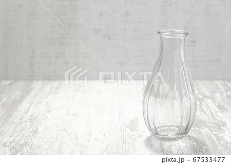 ガラス容器のシンプル画像 67533477